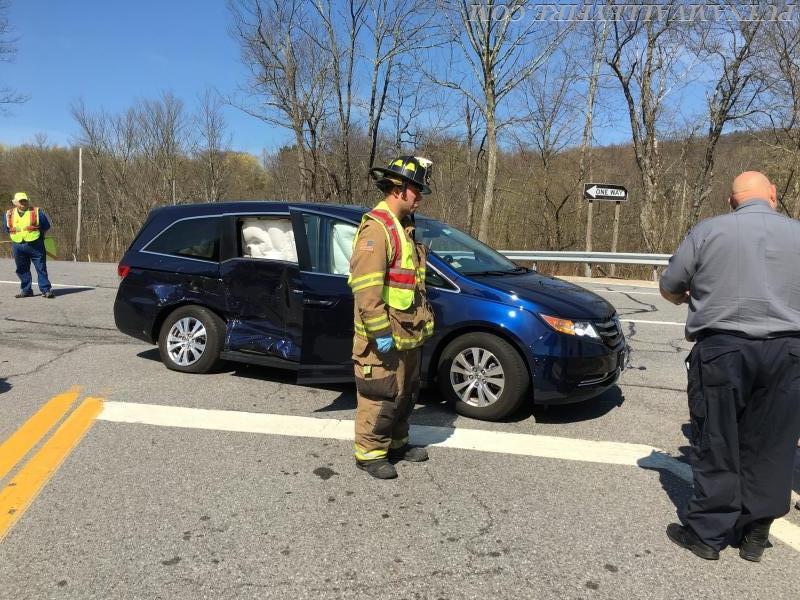 4/24/2016 - 2 car PIAA TSP NB/Pudding Street - Photo's Courtesy Anthony Proetta